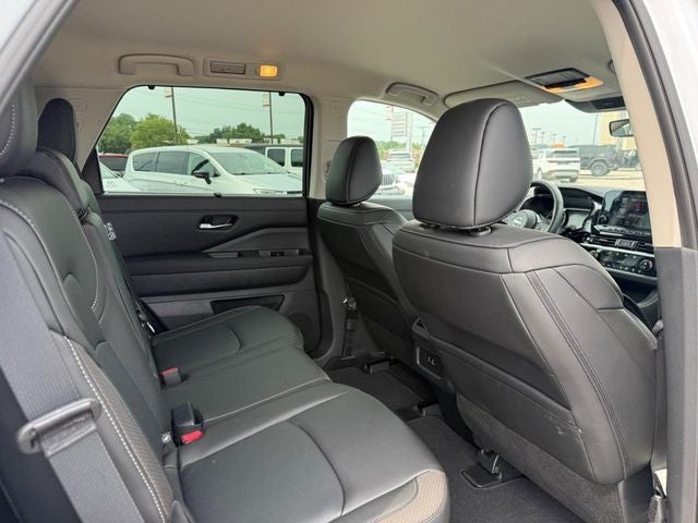 2025 Nissan Pathfinder SL 4WD