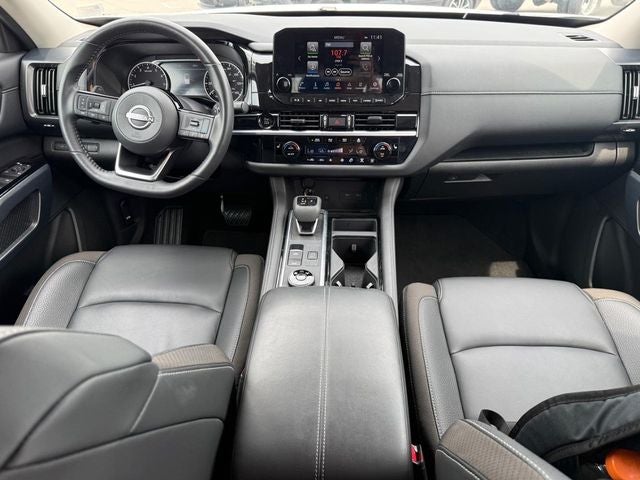 2025 Nissan Pathfinder SL 4WD