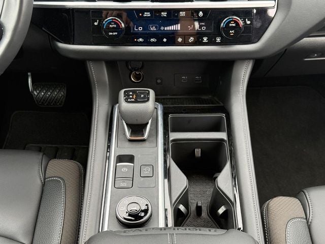 2025 Nissan Pathfinder SL 4WD