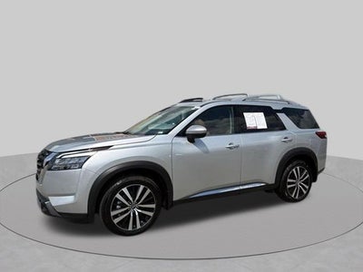 2025 Nissan Pathfinder Platinum 4WD