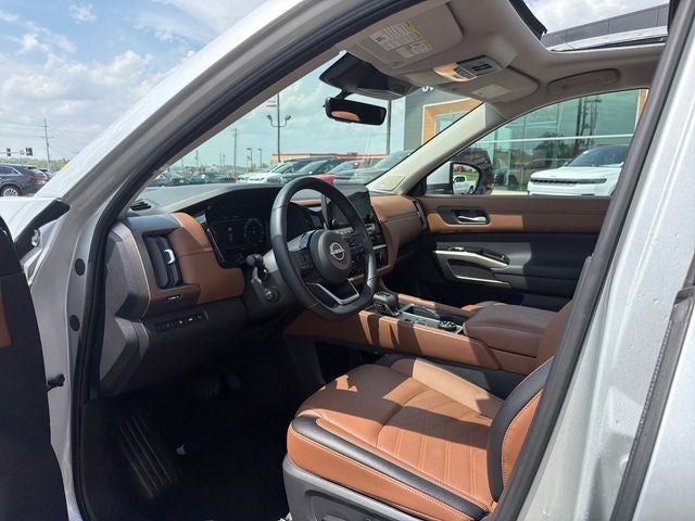 2025 Nissan Pathfinder Platinum 4WD
