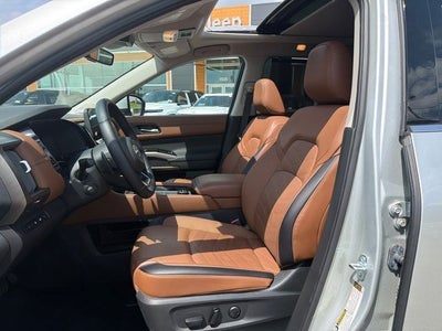 2025 Nissan Pathfinder Platinum 4WD