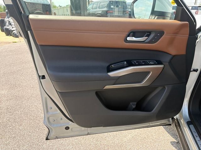 2025 Nissan Pathfinder Platinum 4WD