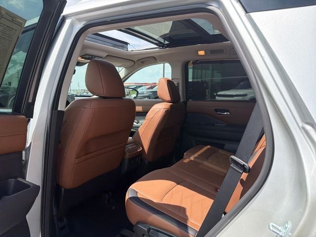 2025 Nissan Pathfinder Platinum 4WD