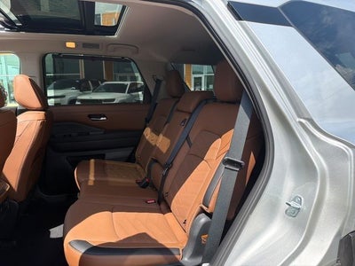 2025 Nissan Pathfinder Platinum 4WD