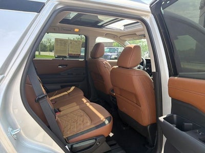 2025 Nissan Pathfinder Platinum 4WD