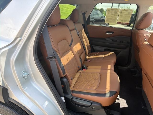 2025 Nissan Pathfinder Platinum 4WD