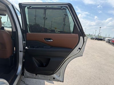 2025 Nissan Pathfinder Platinum 4WD
