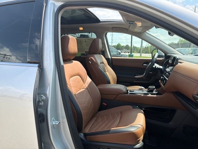 2025 Nissan Pathfinder Platinum 4WD
