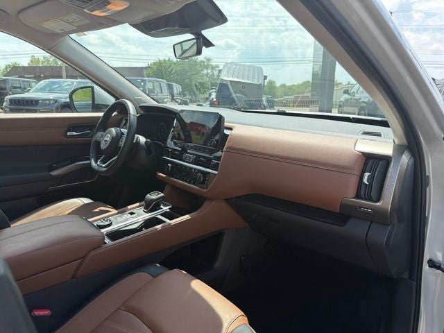 2025 Nissan Pathfinder Platinum 4WD