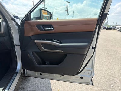 2025 Nissan Pathfinder Platinum 4WD