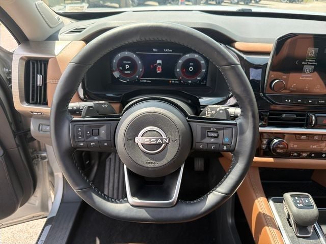 2025 Nissan Pathfinder Platinum 4WD