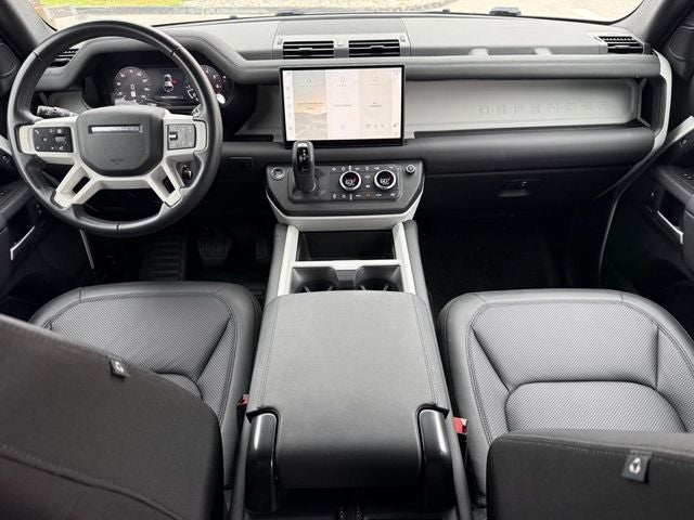 2025 Land Rover Defender 110 P300