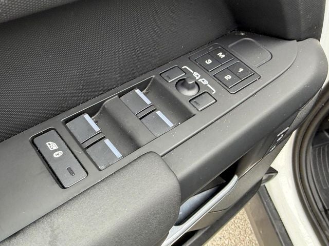 2025 Land Rover Defender 110 P300
