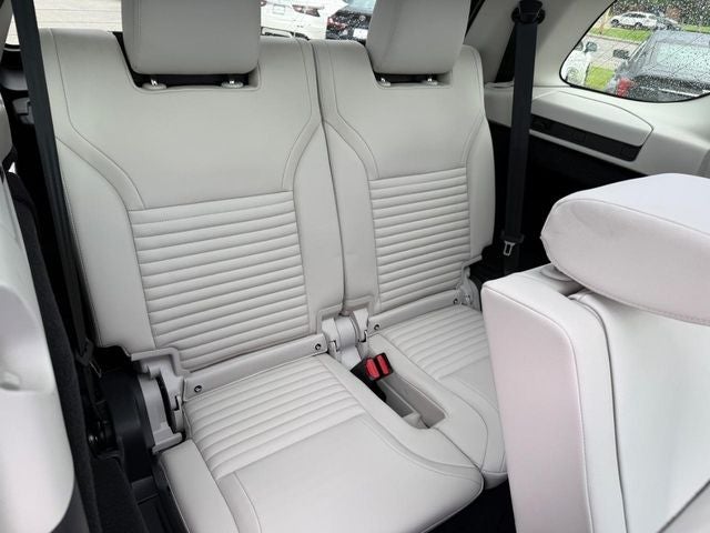 2025 Land Rover Discovery P300 S